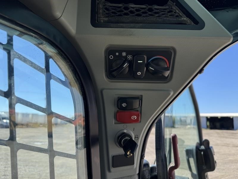 2023 Caterpillar 226D3 Skid Steer Loader - Image 17