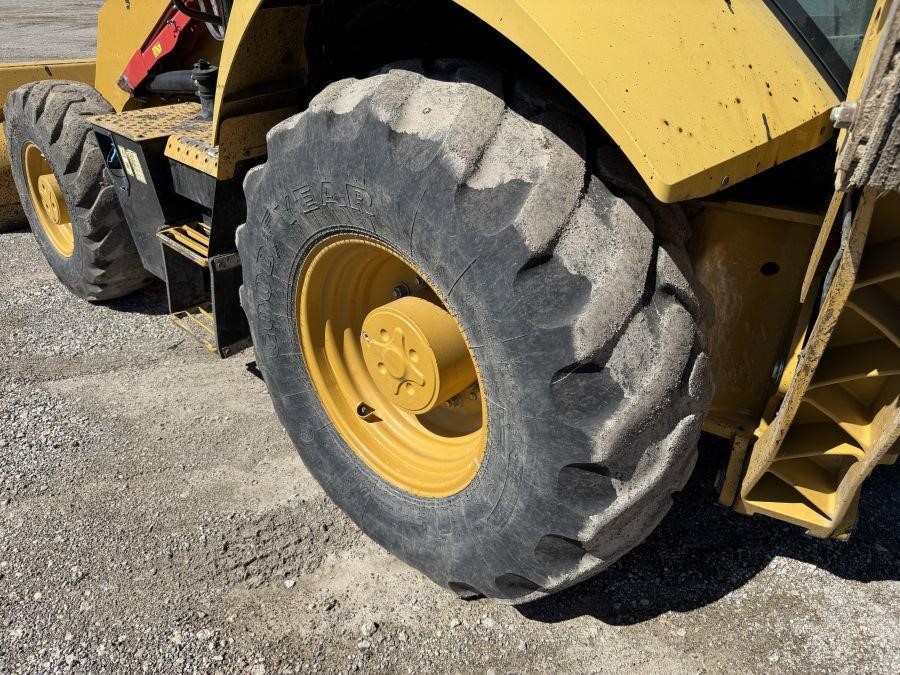 2022 Caterpillar 420 Backhoe Loader - Image 11