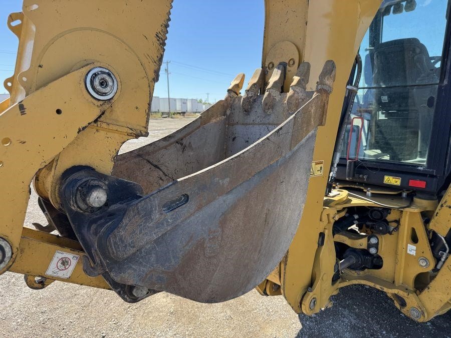 2022 Caterpillar 420 Backhoe Loader - Image 13