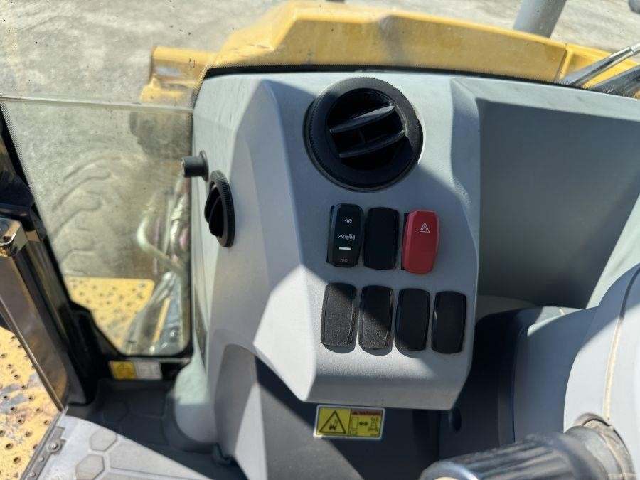 2022 Caterpillar 420 Backhoe Loader - Image 18