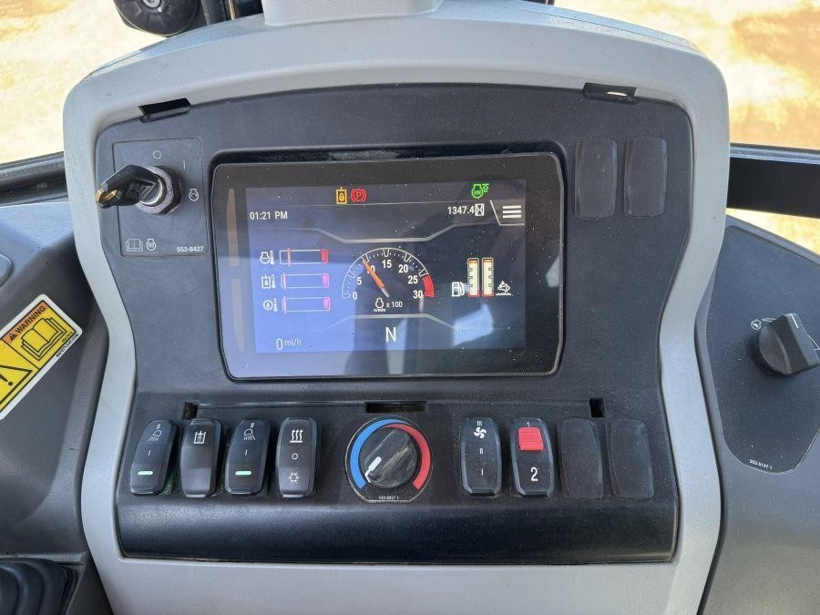 2022 Caterpillar 420 Backhoe Loader - Image 21