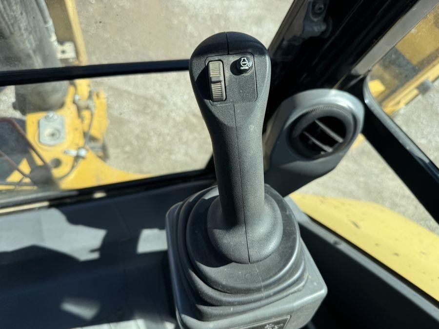 2022 Caterpillar 420 Backhoe Loader - Image 23