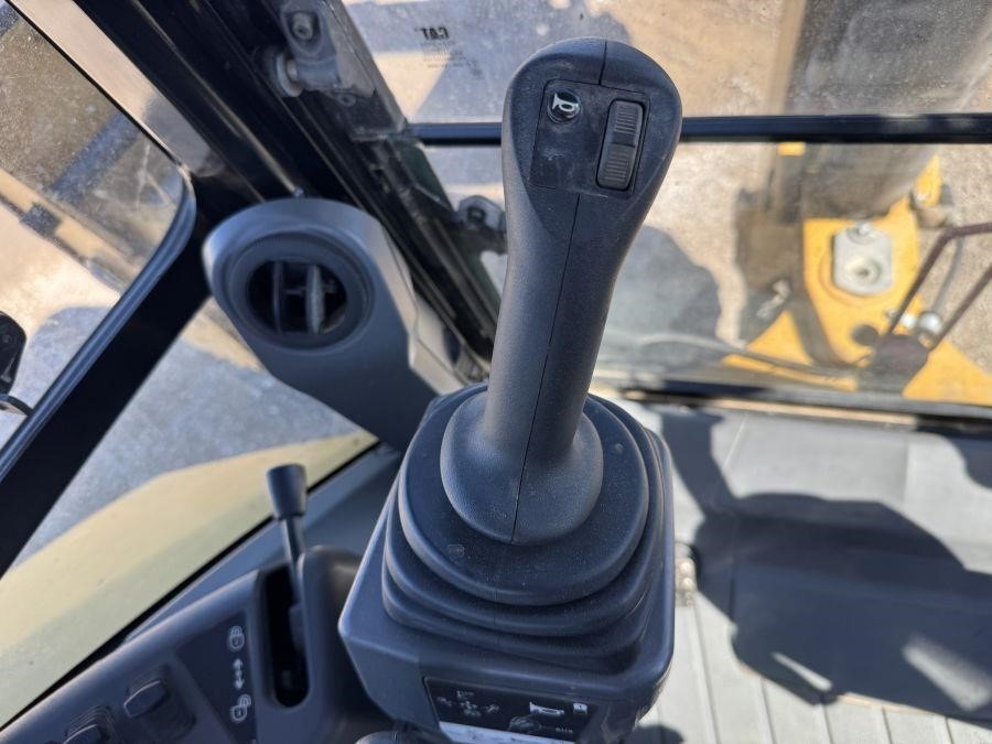 2022 Caterpillar 420 Backhoe Loader - Image 24
