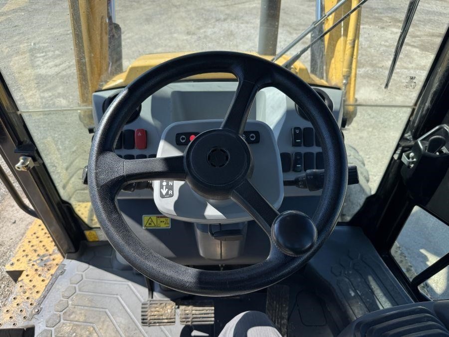 2022 Caterpillar 420 Backhoe Loader - Image 25
