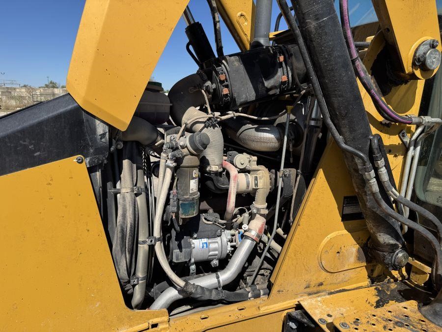 2022 Caterpillar 420 Backhoe Loader - Image 27