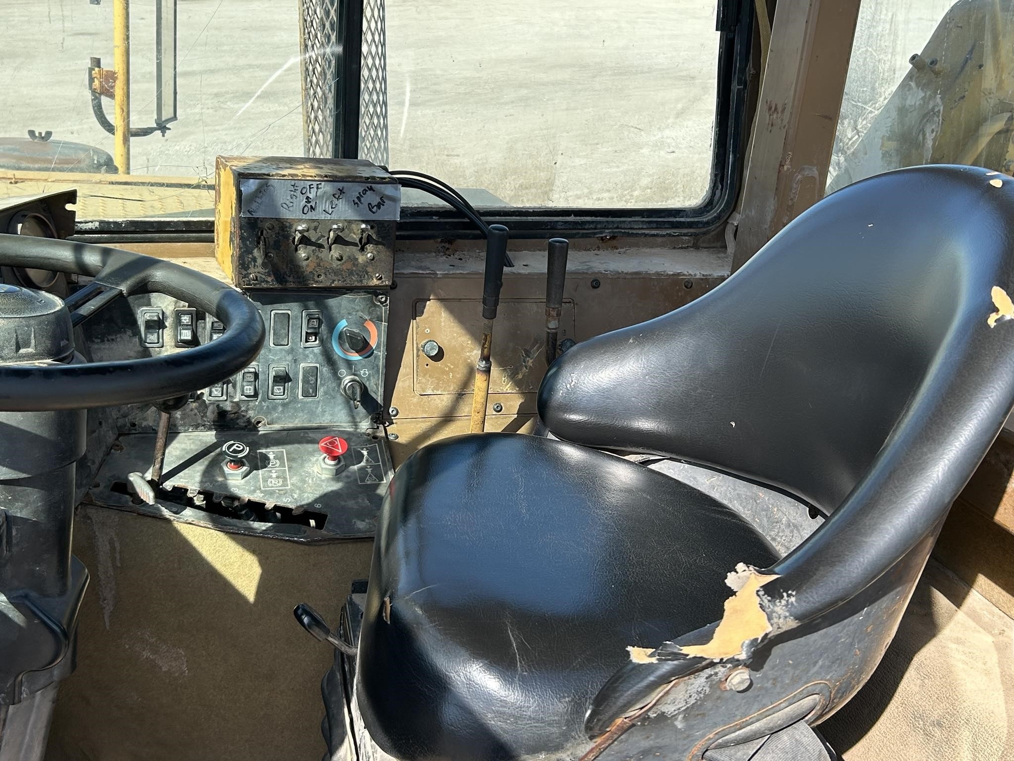 2001 Caterpillar 613C Water Wagon - Image 2