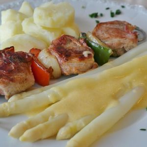 Food at the Koutoubia Table Restaurant meat skewer 329222 640