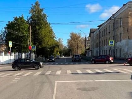 В Боровичах девочка попала под колёса машины