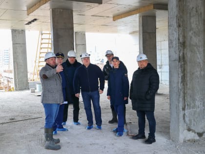 Ход строительства новой школы в Великом Новгороде проинспектировал прокурор
