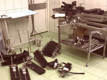 В клинику №1 в Великом Новгороде доставили электрический операционный стол