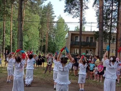 4 июля в п. Топорок в рамках реализации проекта «Культура»  приехал автоклуб.