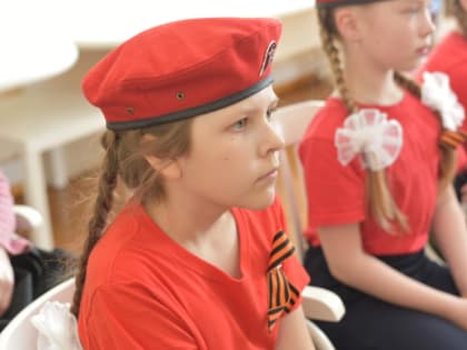 Юным новгородцам вручили паспорта в преддверии Дня Победы