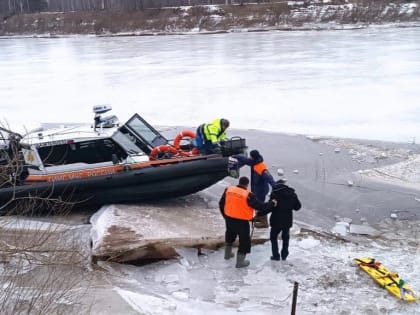 Аэролодка помогла экстренно госпитализировать новгородца, отрезанного от «большой земли»