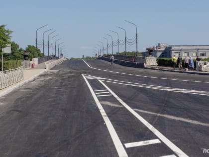 На мосту Александра Невского заново отстроят стелы