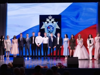 Руководитель СУ СКР по Новгородской области поздравил выпускников профильного класса гимназии «Гармония»