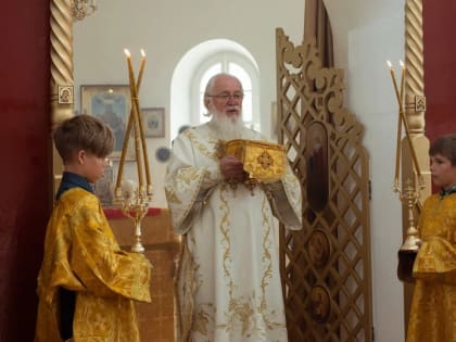 Митрополит Лев совершил богослужения в праздник Всех святых, в земле Русской просиявших