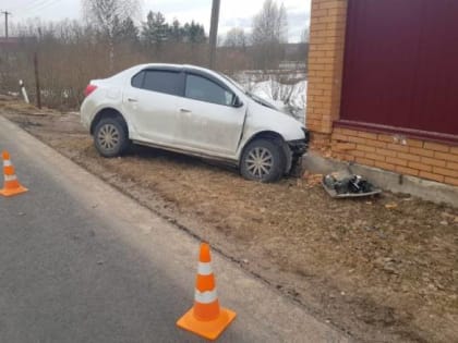 Сегодня в Новгородском районе один водитель наехал на кабана, другой – на забор