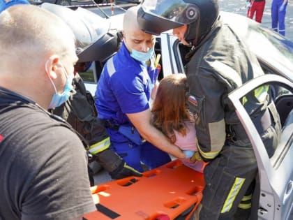 Две девочки пострадали в ДТП в Великом Новгороде