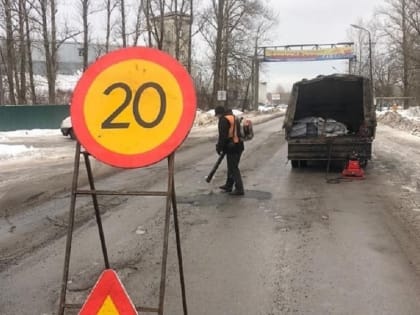 В Новгородской области приступают к ямочному ремонту дорог