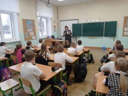 Новгородским гимназистам рассказали об основах безопасности