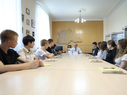 Школьники из Демянского округа побывали в Новгородской областной Думе