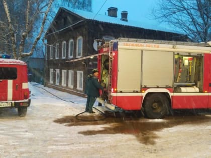 6 пожаров, 5 ДТП, 1 погибший: новгородским спасателям пришлось потрудиться в минувшие сутки 