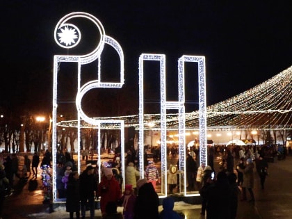 Новгородцы дали старт новогодним торжествам зажжением главной ёлки