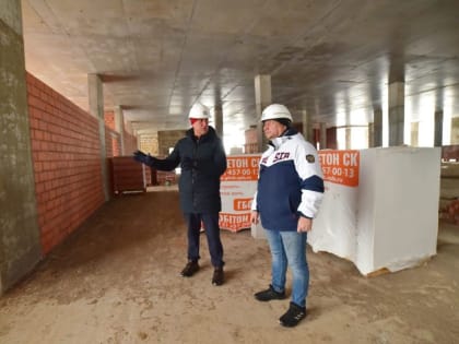 В центре внимания - набережная и строящаяся школа в Деревяницах