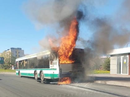 К выяснению причин возгорания автобуса на улице Кочетова подключилась прокуратура