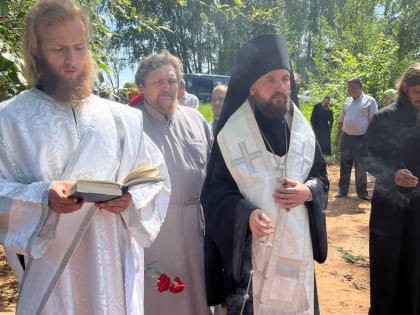 Епископ Арсений принял участие в церемонии перезахоронения останков воинов, погибших в годы Великой Отечественной войны