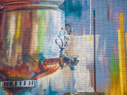 Работа над муралом «Валдайские баранки» в Валдае завершена