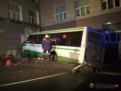 Ещё одна пассажирка врезавшегося в НовГУ автобуса отсудила компенсацию у перевозчика