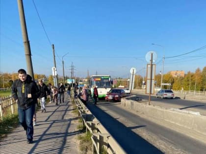 Проезд по Колмовскому мосту на Торговую сторону заблокирован из-за ДТП