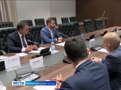 Сегодня губернатор Андрей Никитин встретился с новгородскими врачами, вернувшимися из командировки в подшефные южные территории
