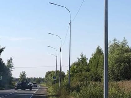 У автобусной остановки в деревне Ращеп делают освещение