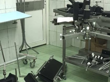 Новгородские травматологи подключают в операционной электрический стол
