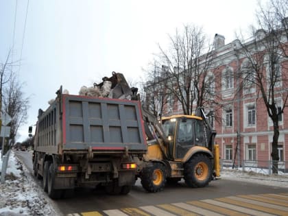 Большую Московскую улицу в центре Великого Новгорода тщательно почистили