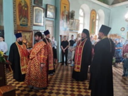 В церкви Спаса-Преображения села Бронница совершили молебное пение перед иконой святого Александра Невского