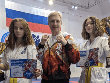 Юные новгородские спортсменки взяли серебро и бронзу на первенстве России по киокусинкай