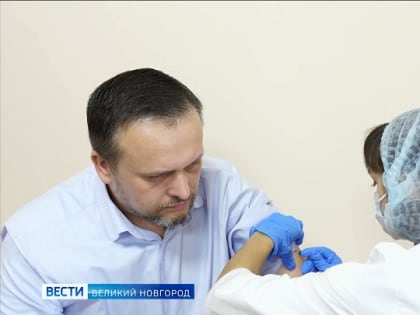 Губернатор Андрей Никитин сделал сегодня прививку от гриппа