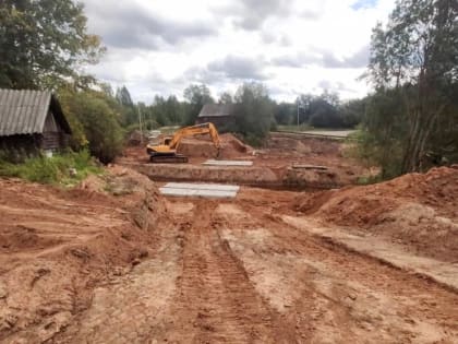 В Окуловском районе приступили к строительству временной переправы через реку Льняная
