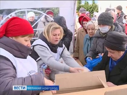 На территории храма Успения Божией Матери в Колмове впервые состоялся большой пасхальный благотворительный обед