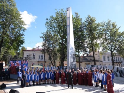 В Боровичах прошла торжественная церемония открытия стелы «Город трудовой доблести»