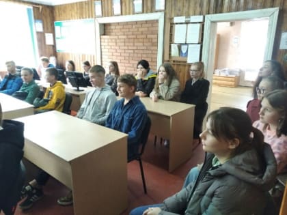 Ветераны  провели урок мужества в Хвойной