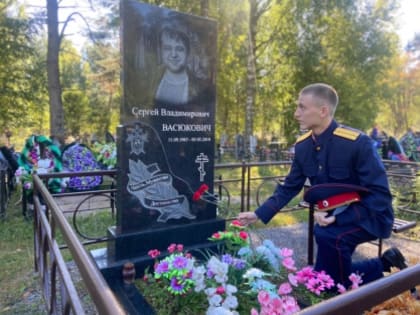 В городе Пестово Новгородской области сотрудники следственного управления посетили могилу погибшего следователя