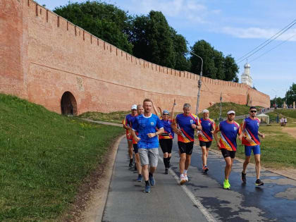 Участники сверхмарафона «По святой Руси» добежали до Старой Руссы