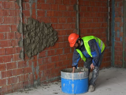 В Великом Новгороде продолжается строительство школы на 1501 место