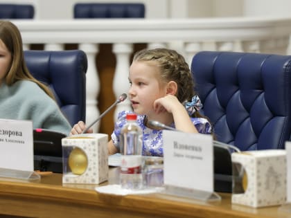 Юные новгородцы попробовали себя в роли депутатов регионального парламента