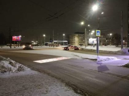 В мэрии Великого Новгорода прокомментировали использование яркой стоп-линии на «умных» пешеходных переходах