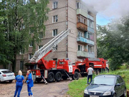 В Боровичах на пожаре спасли человека